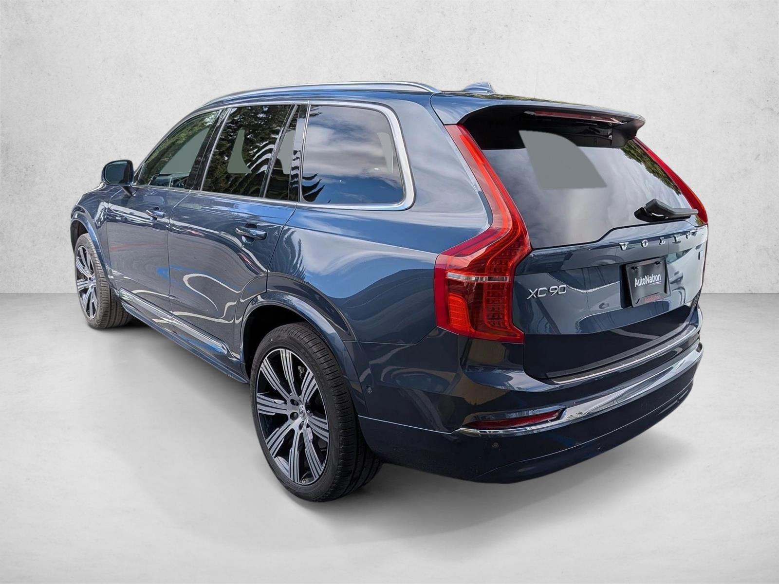 2023 Volvo XC90 Recharge Plug-In Hybrid Plus 6-Seater photo 3