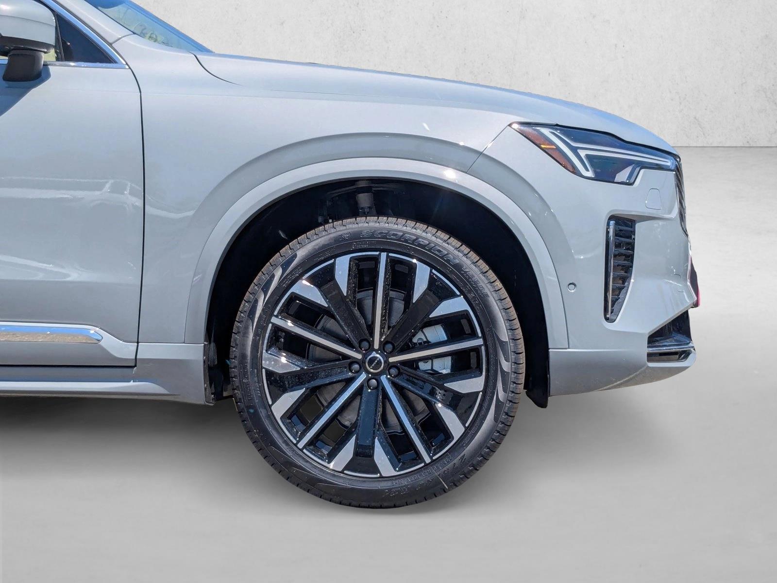 2026 Volvo XC90 B5 Plus 7-Seater photo 4