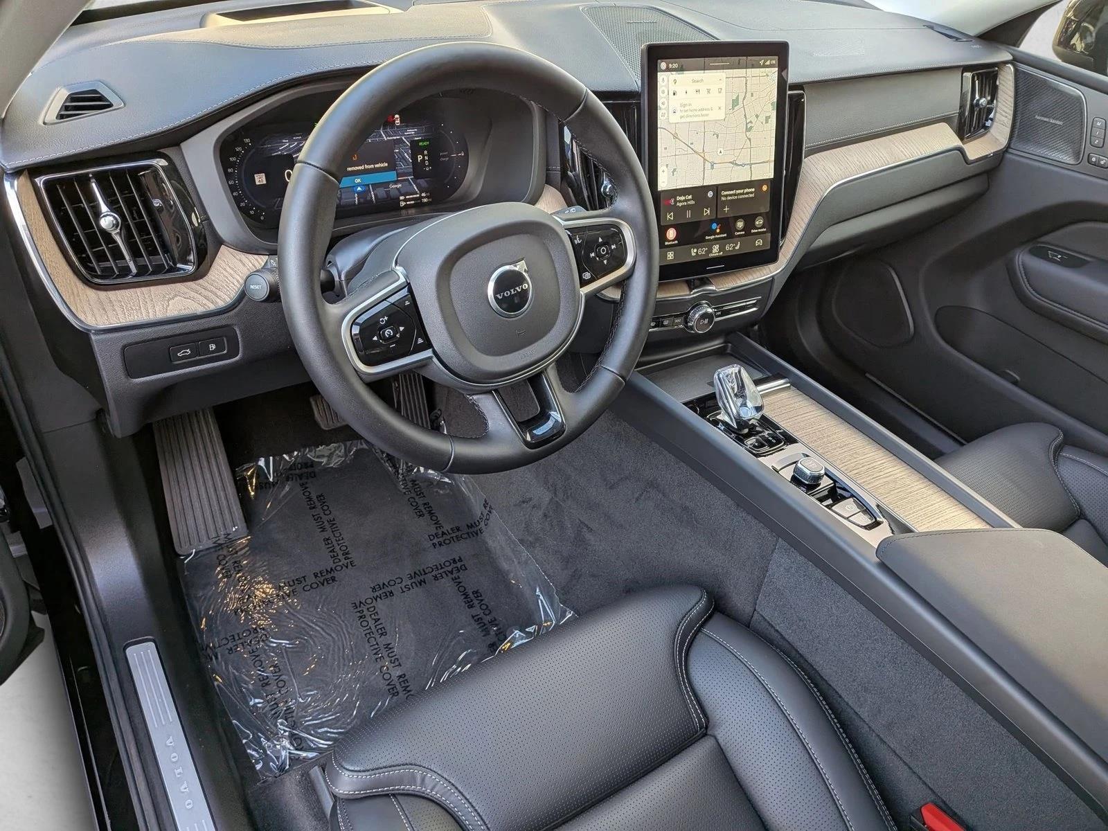 2026 Volvo XC60 Hybrid T8 photo 3