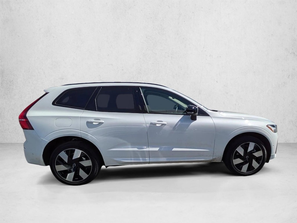 Used 2025 Volvo XC60 plug-in hybrid T8 Plus SUV