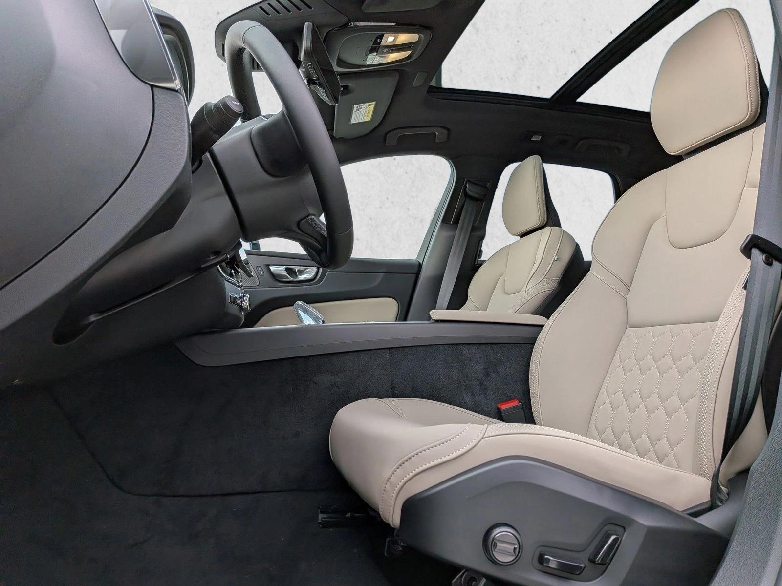 2026 Volvo XC60 Plus photo 4