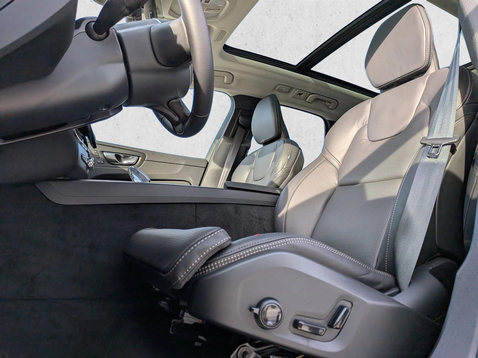 2026 Volvo XC60 photo 4