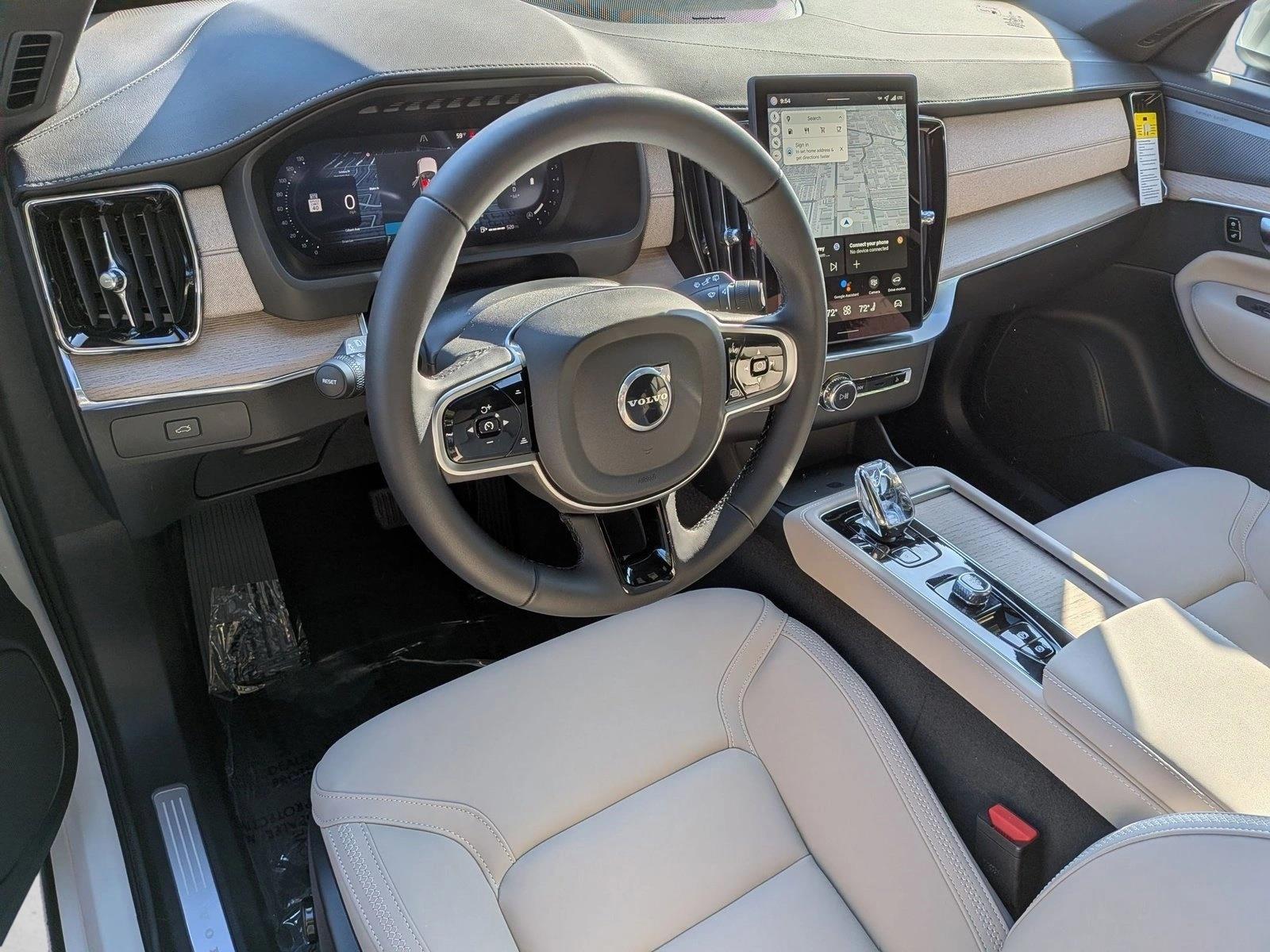 2026 Volvo XC90 Plus photo 2