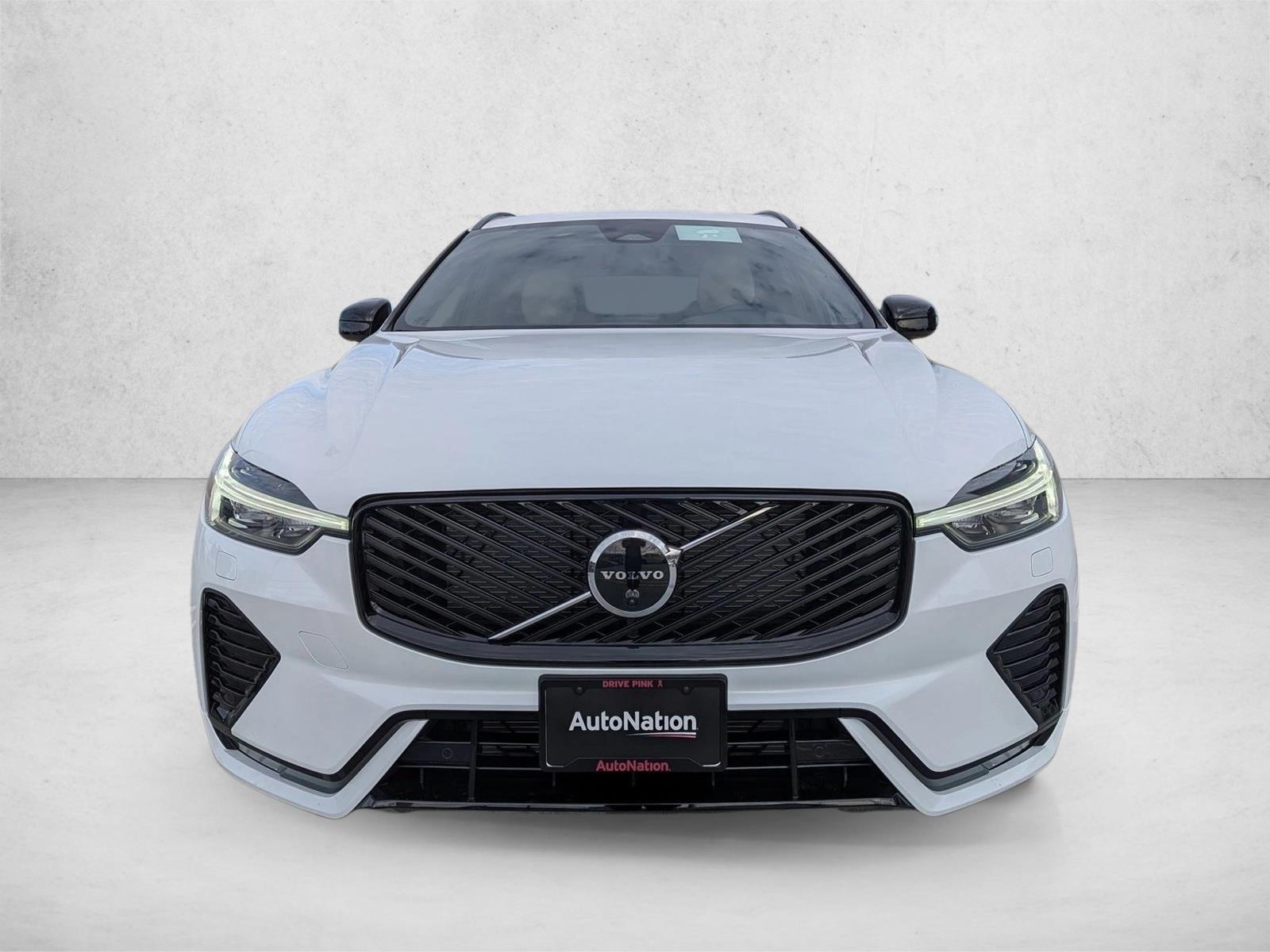 2026 Volvo XC60 Plus photo 6