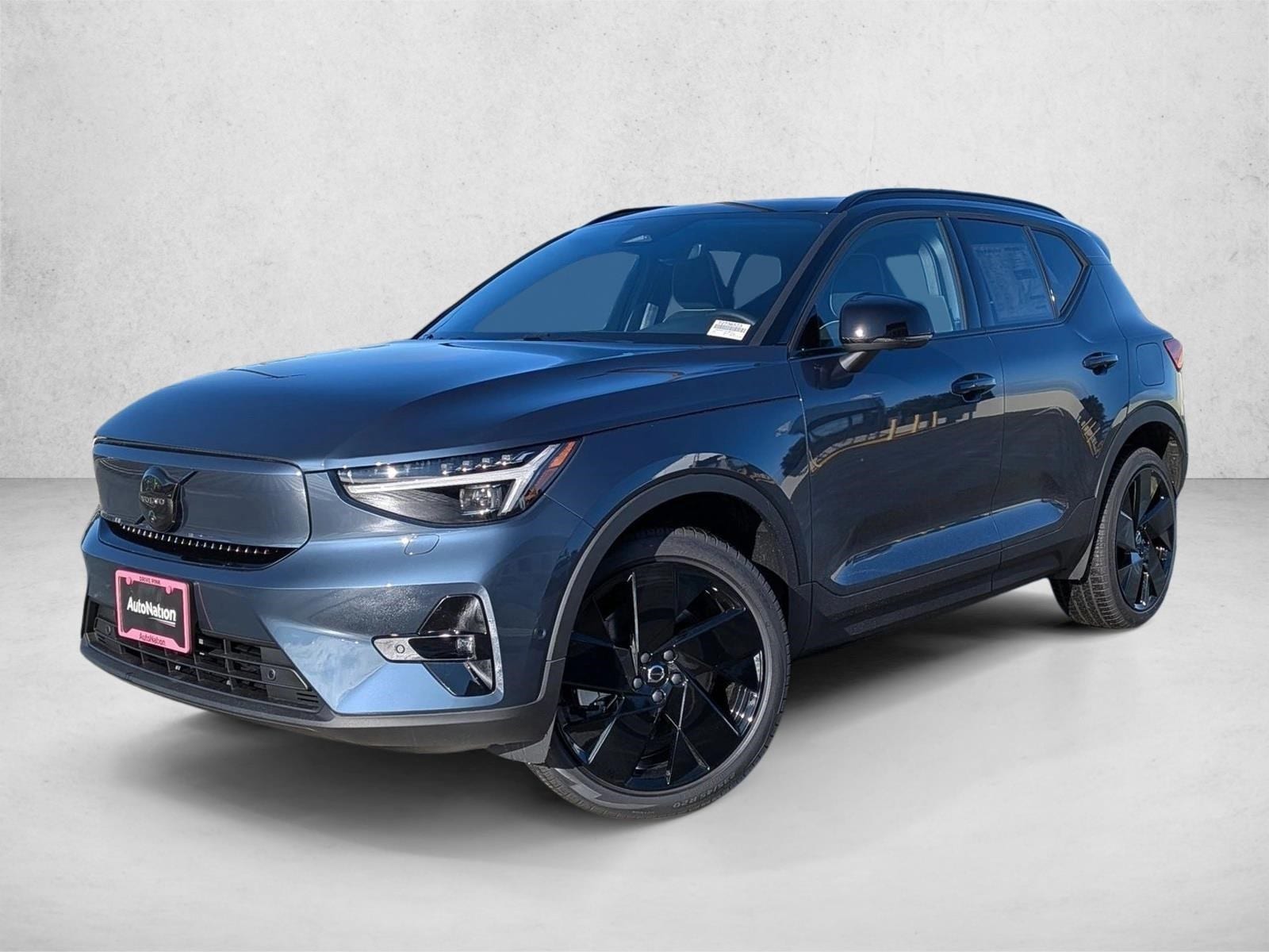 2026 Volvo EX40 Ultra Black Edition's photo