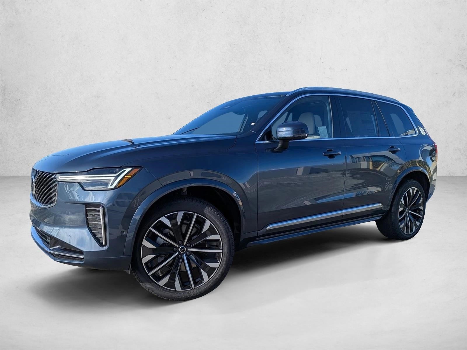 2026 Volvo XC90 Plus's photo