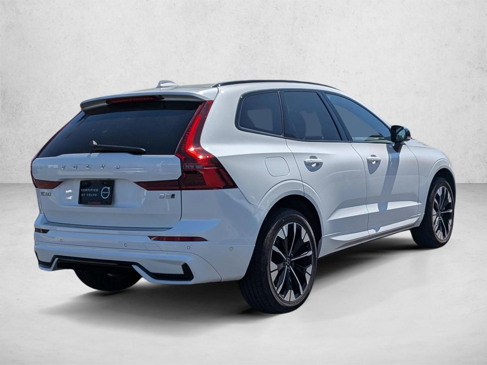 2026 Volvo XC60 B5 Plus photo 4