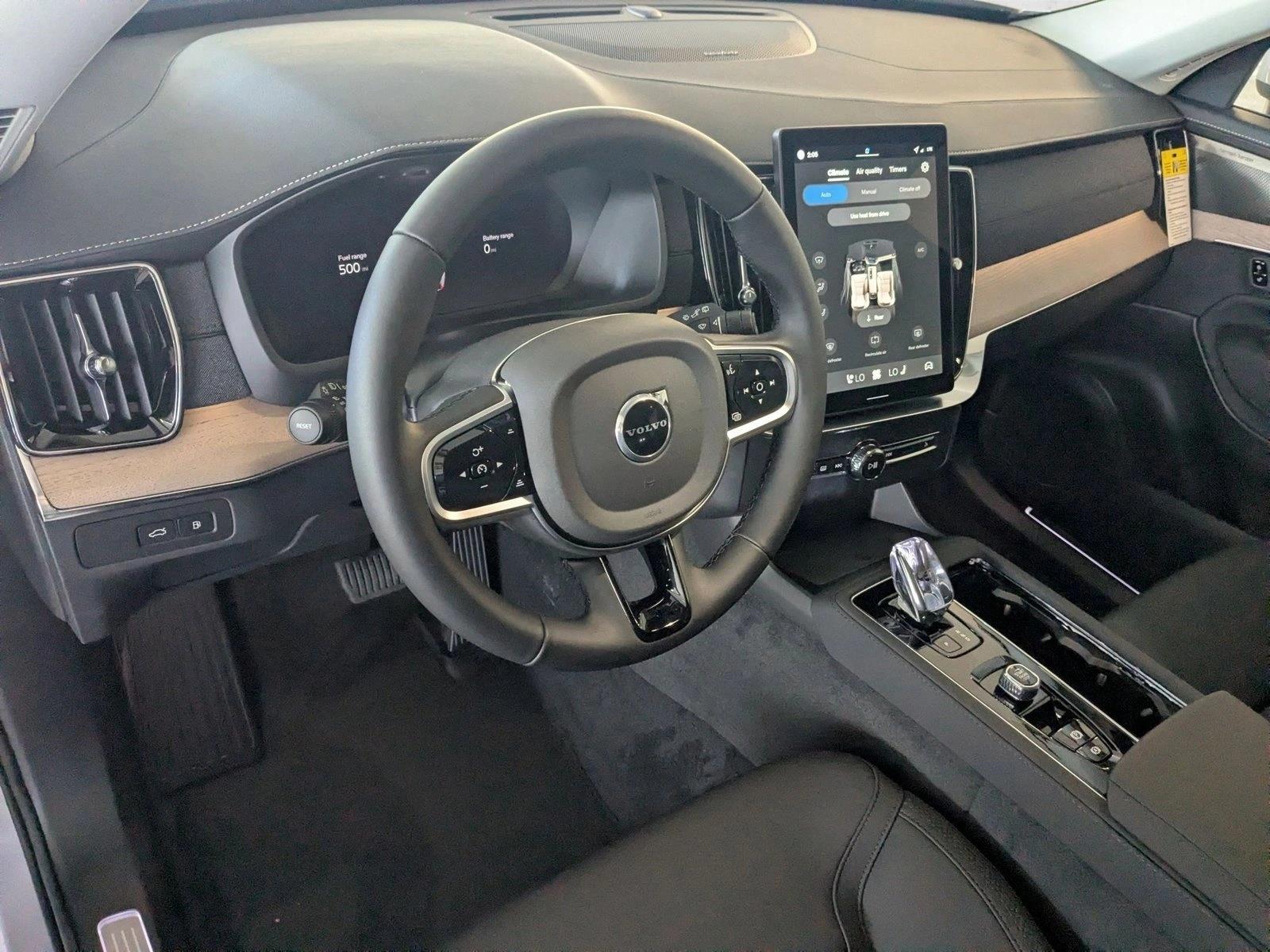 2026 Volvo XC90 Plus photo 3