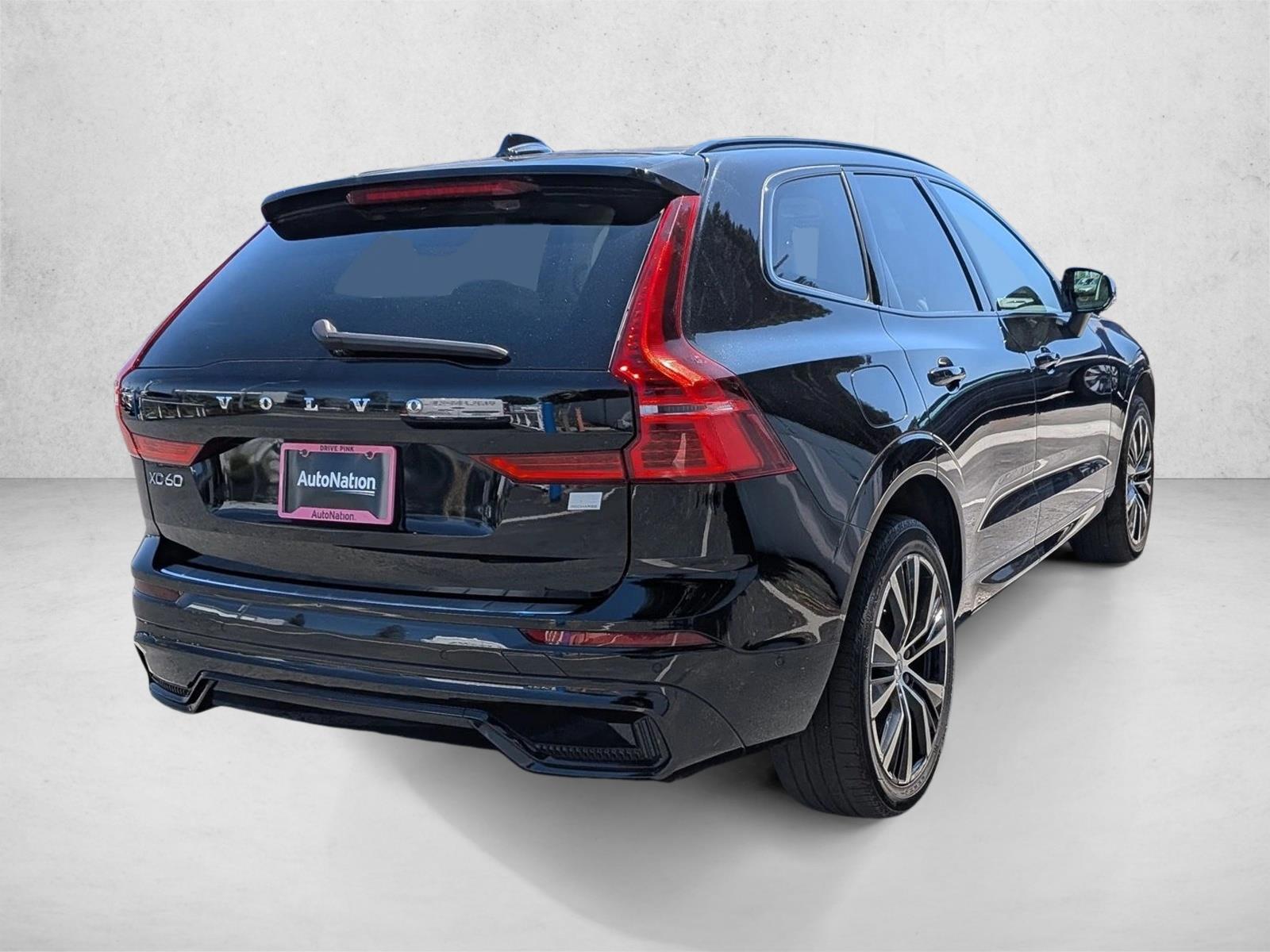 2023 Volvo XC60 Recharge Plug-In Hybrid Plus Dark photo 5