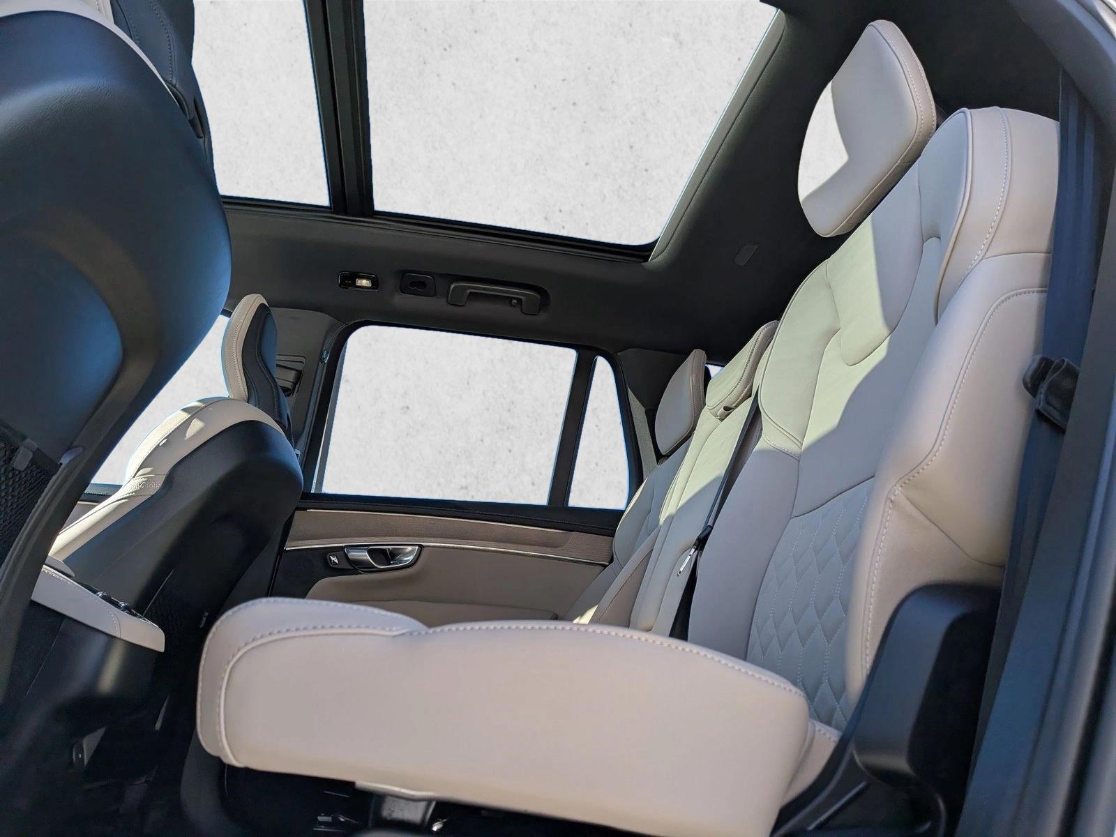 2025 Volvo XC90 Core - Photo 17