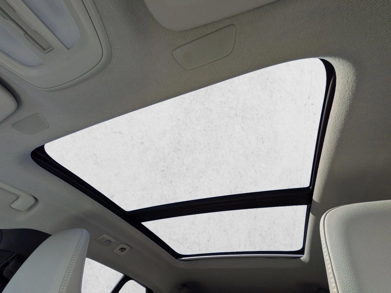 2026 Volvo XC40 Plus - Photo 16