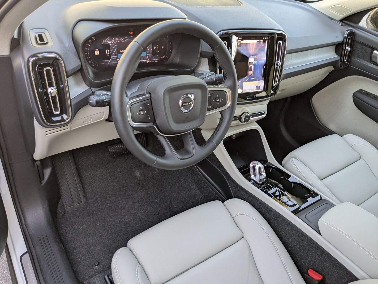 2026 Volvo XC40 B5 Plus photo 3