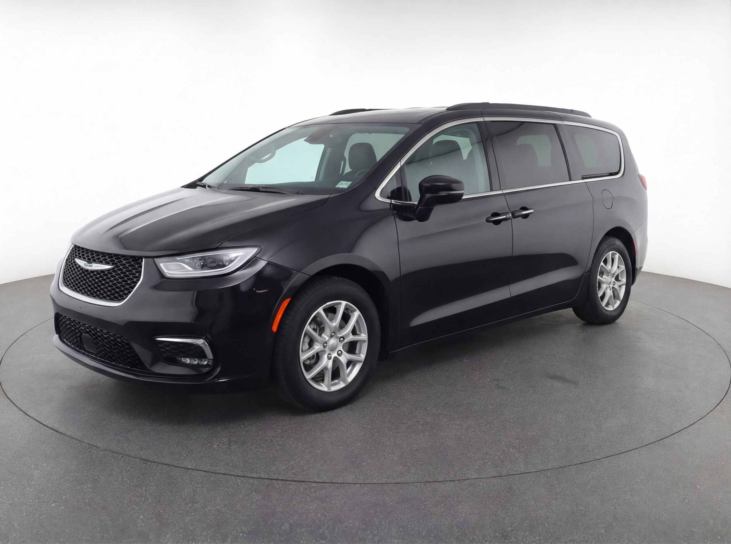 Thumbnail: 2024 Chrysler Pacifica - 3