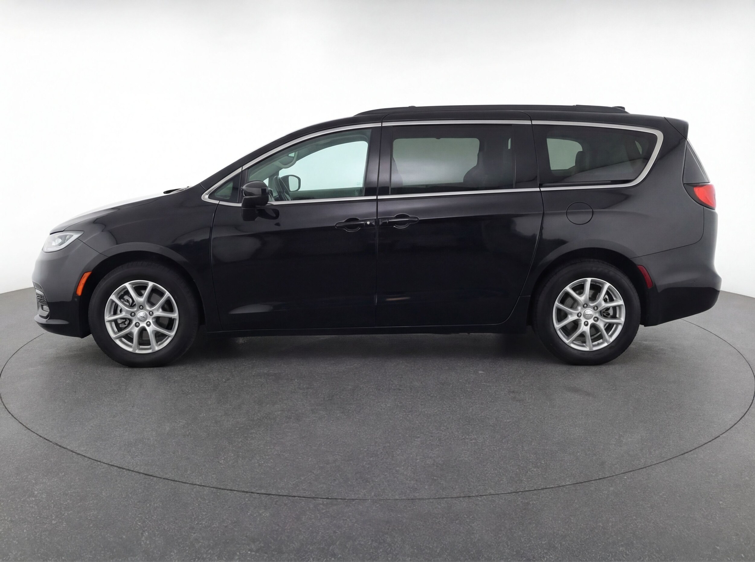 Thumbnail: 2024 Chrysler Pacifica - 4