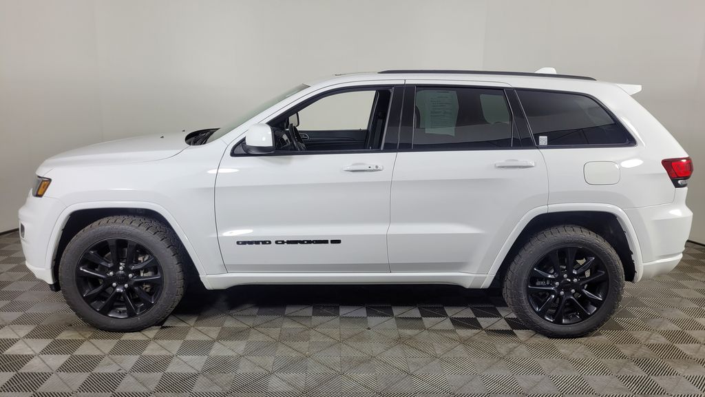 2022 Jeep Cherokee Laredo X photo 2