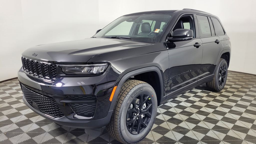 2025 Jeep Grand Cherokee Altitude photo 3