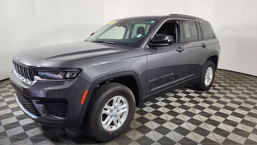 2023 Jeep Grand Cherokee Laredo photo 3