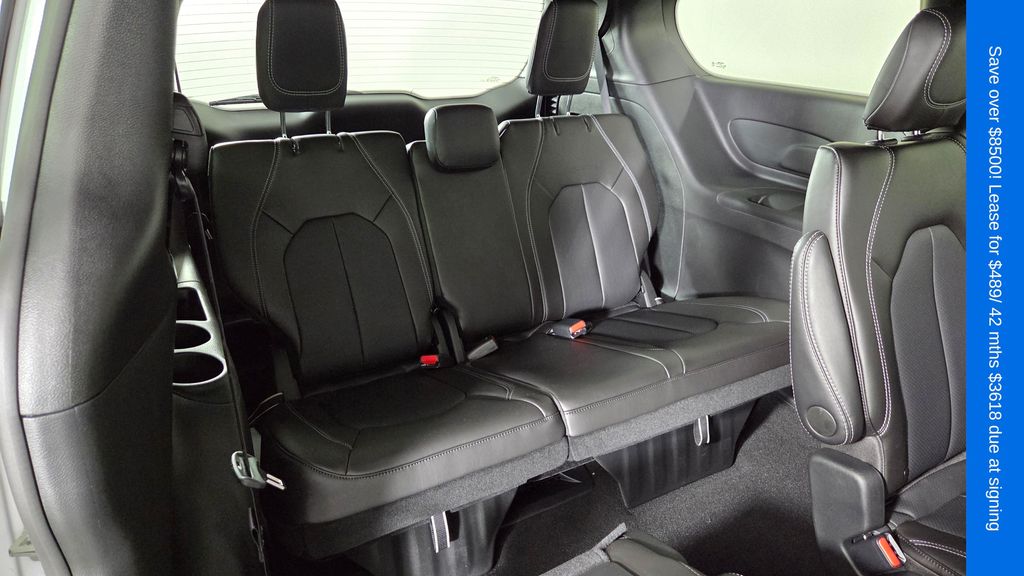2026 Chrysler Pacifica Select - Photo 36