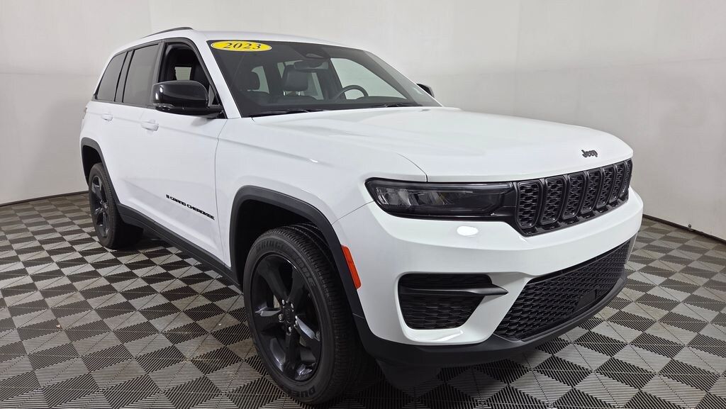 Used 2023 Jeep Grand Cherokee Altitude SUV