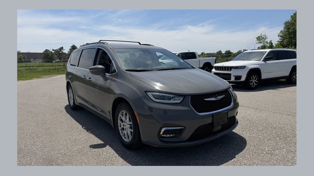 2022 Chrysler Pacifica Touring L's photo