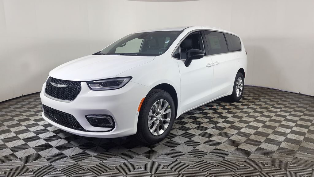 2026 Chrysler Pacifica photo 2