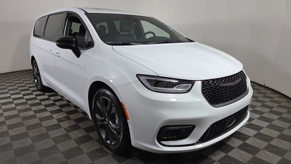 New 2026 Chrysler Pacifica SELECT Passenger Van