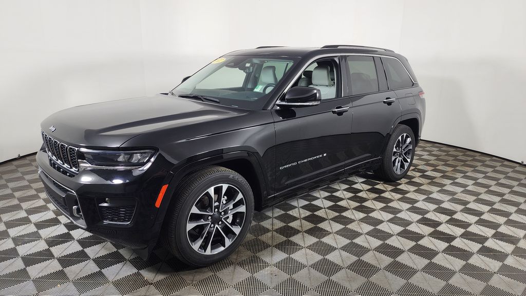 2022 Jeep Grand Cherokee Overland photo 3