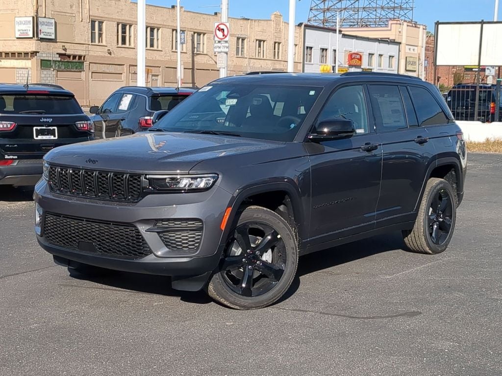 2025 Jeep Grand Cherokee Altitude's photo