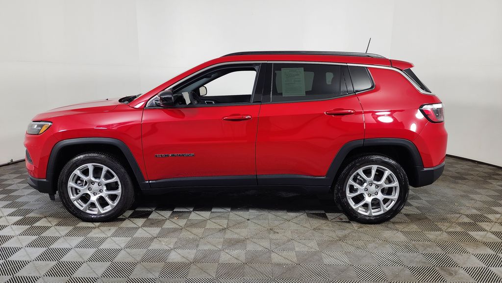 2024 Jeep Compass Latitude Lux photo 4