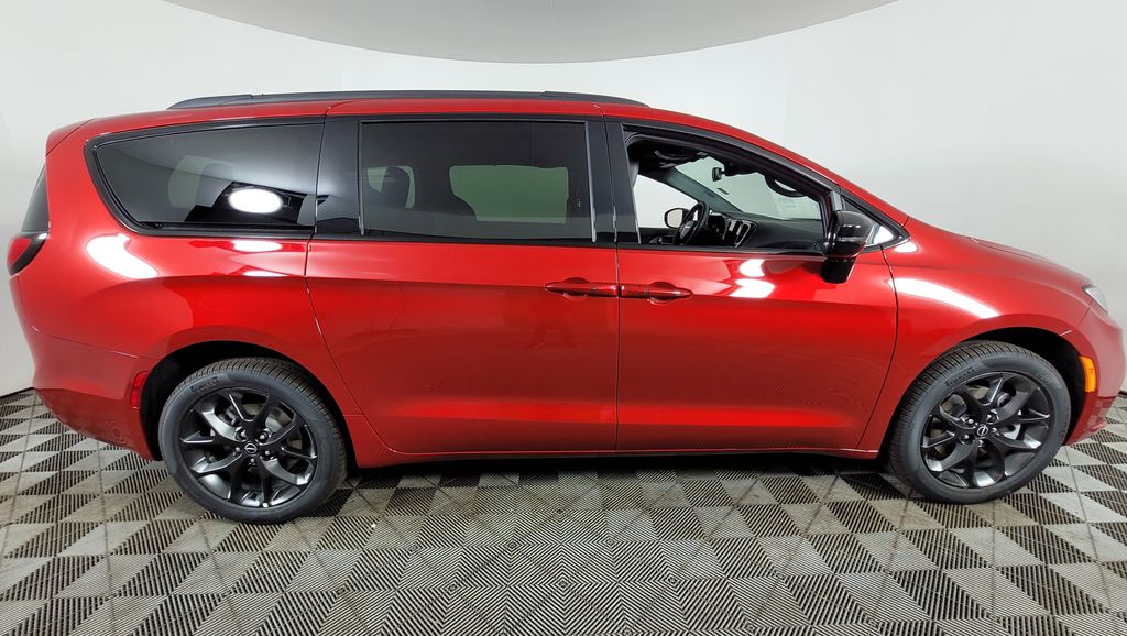 2026 Chrysler Pacifica Limited - Photo 8