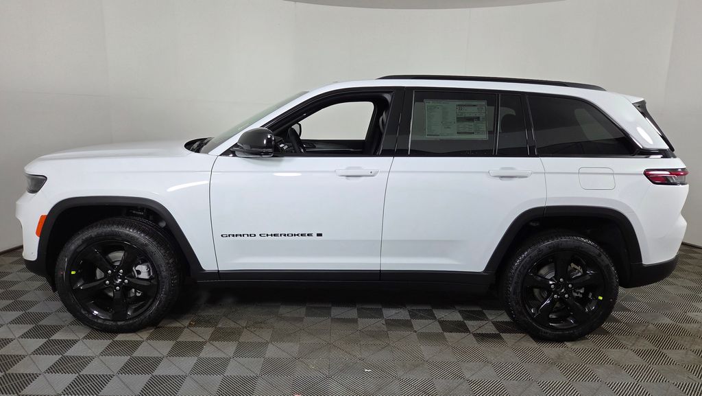 2025 Jeep Grand Cherokee Limited photo 4