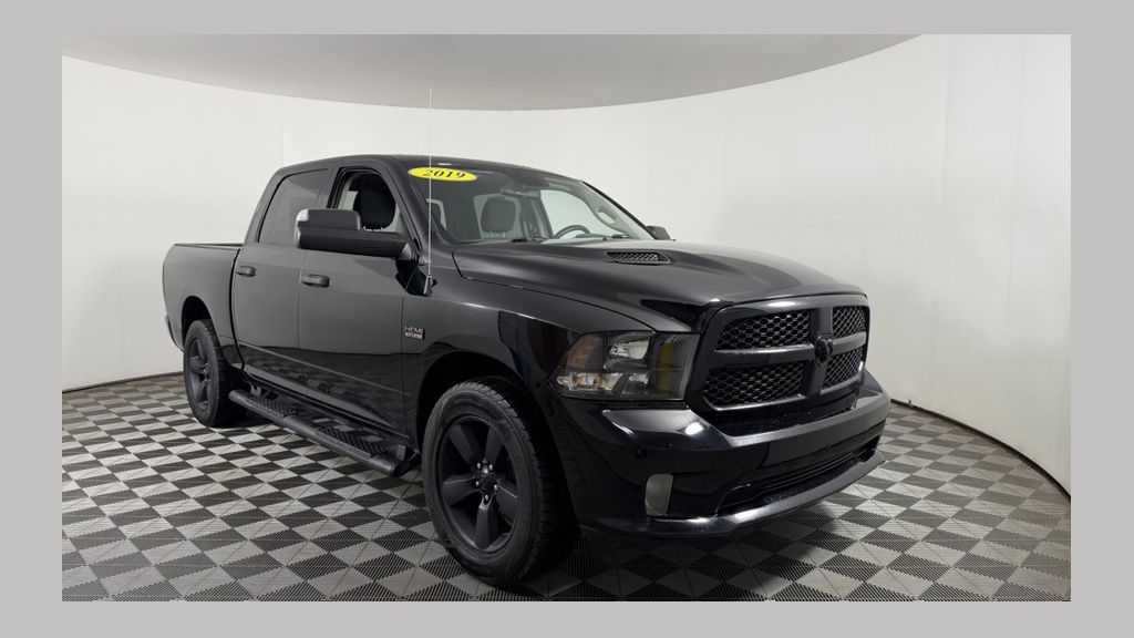 2019 RAM 1500 Classic Express Crew Cab 4x4 5'7's photo
