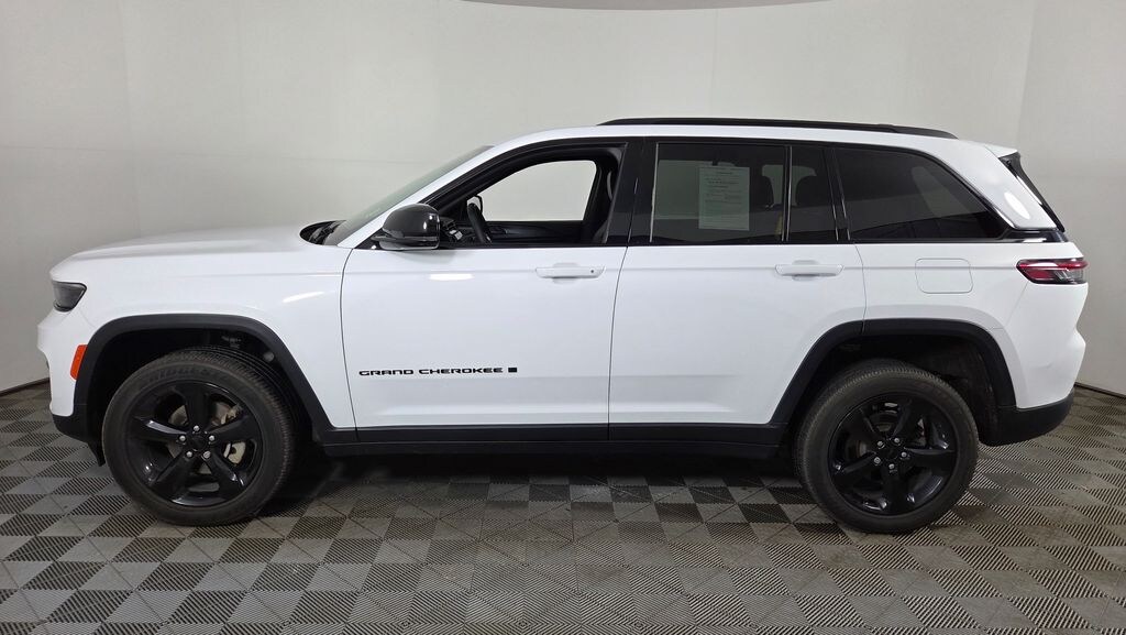 Used 2023 Jeep Grand Cherokee Altitude SUV