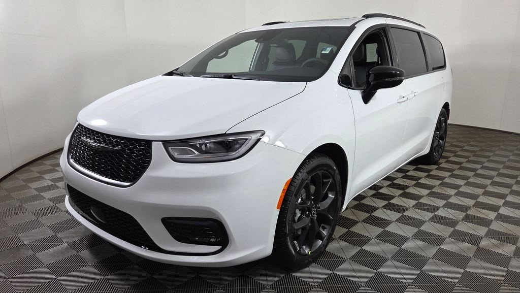 New 2026 Chrysler Pacifica LIMITED Passenger Van
