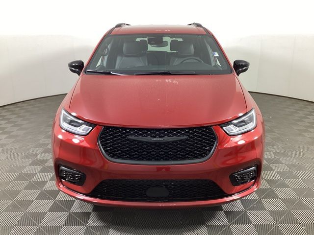 2025 Chrysler Pacifica photo 2