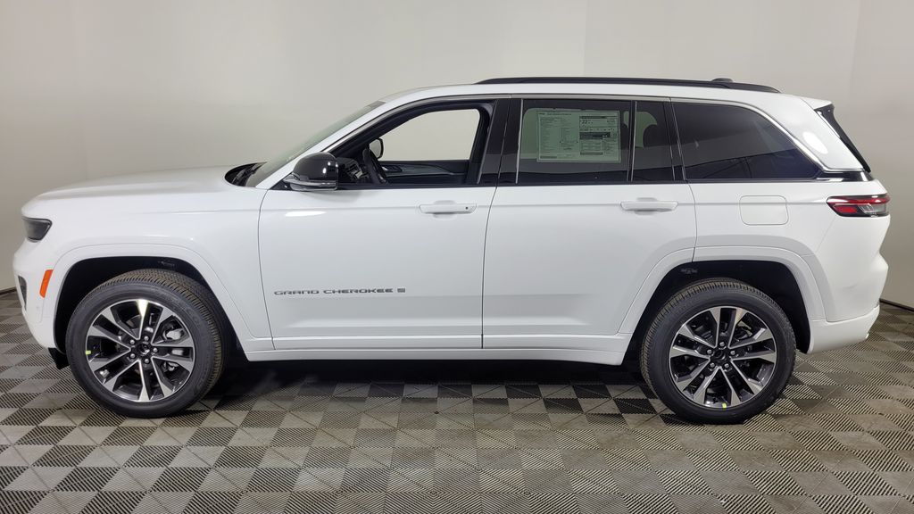 2025 Jeep Grand Cherokee Overland photo 4