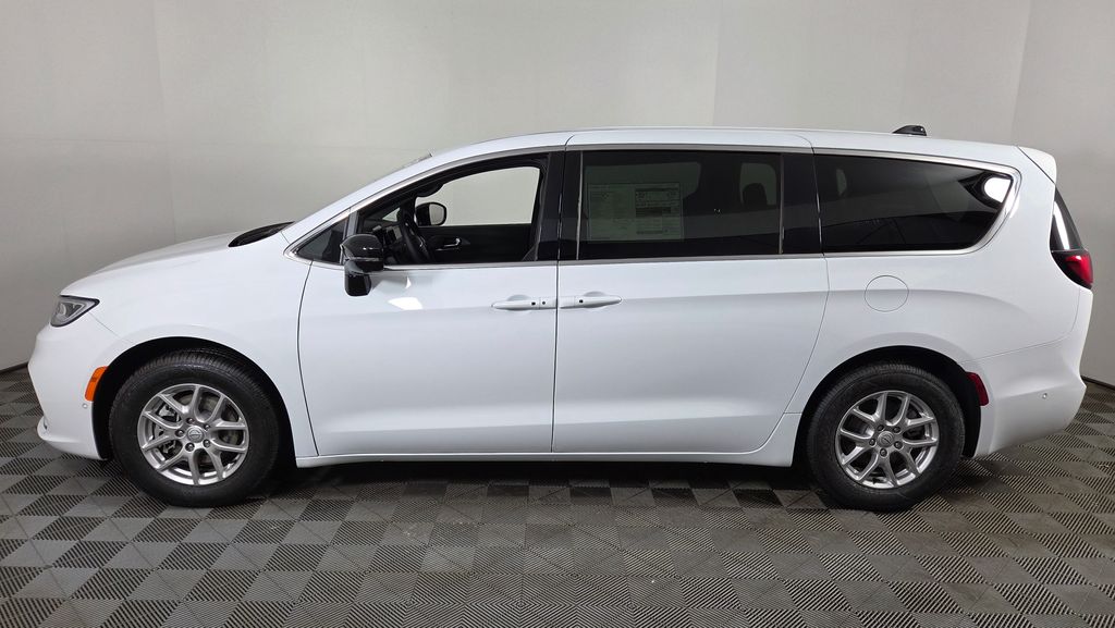 2025 Chrysler Pacifica photo 4