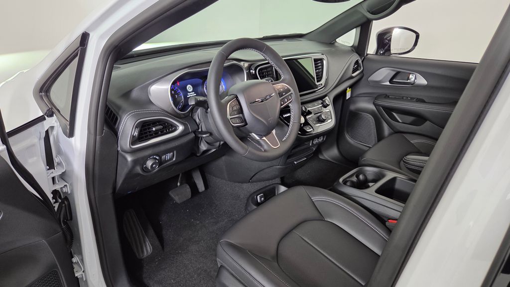2025 Chrysler Pacifica Select - Photo 14