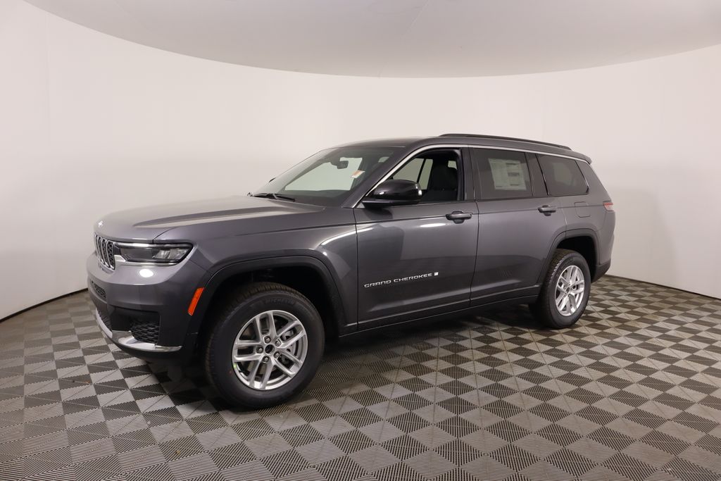 2025 Jeep Grand Cherokee Laredo photo 2