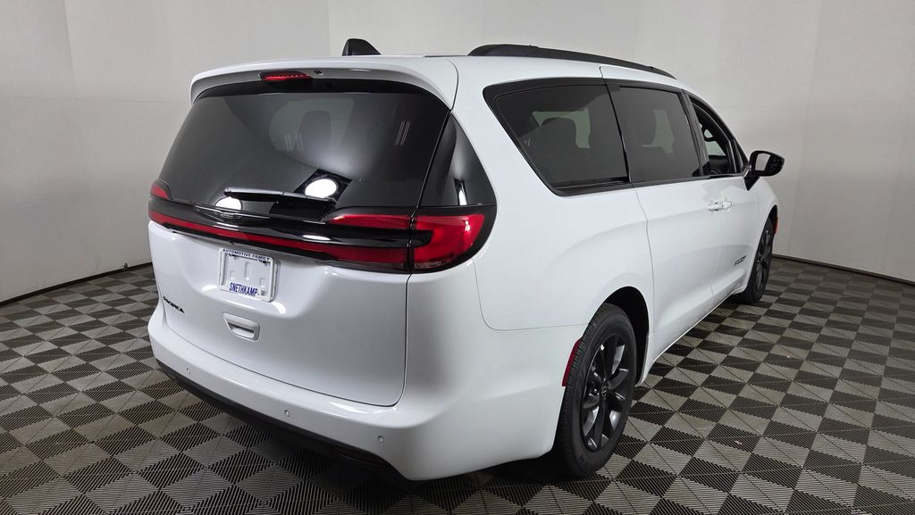 2025 Chrysler Pacifica Select - Photo 7