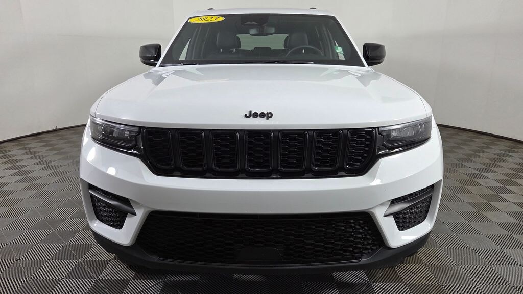 Used 2023 Jeep Grand Cherokee Altitude SUV