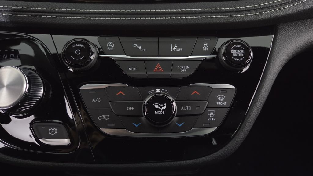 2026 Chrysler Pacifica Select - Photo 24