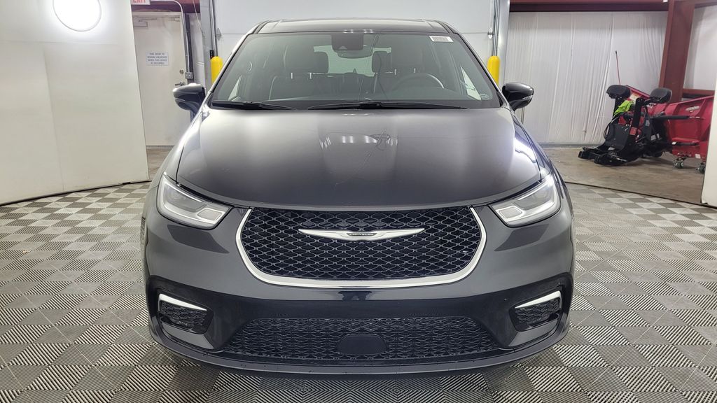 2026 Chrysler Pacifica photo 2