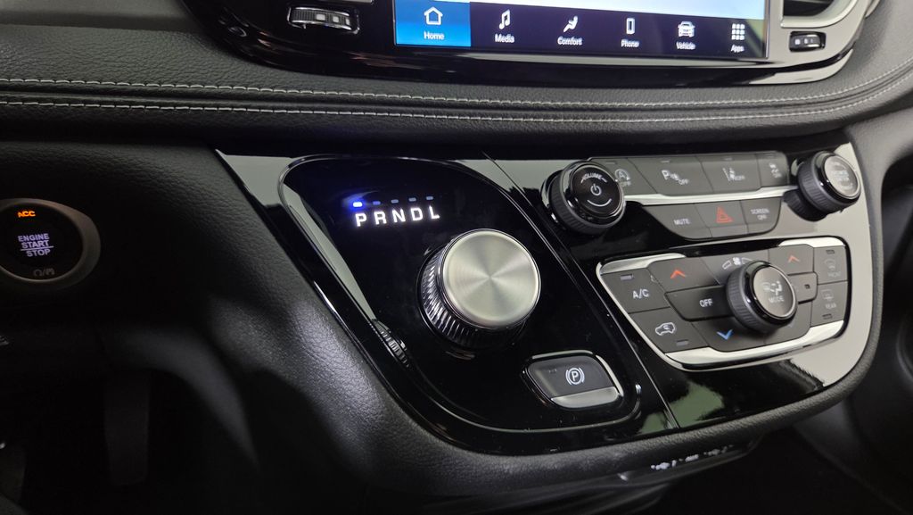 2025 Chrysler Pacifica Select - Photo 22