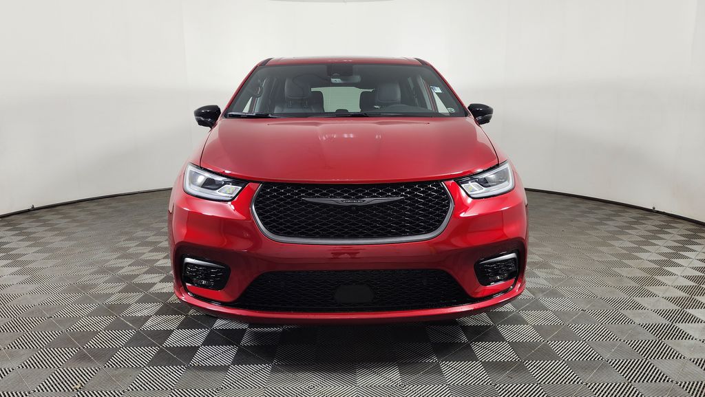 2026 Chrysler Pacifica photo 2