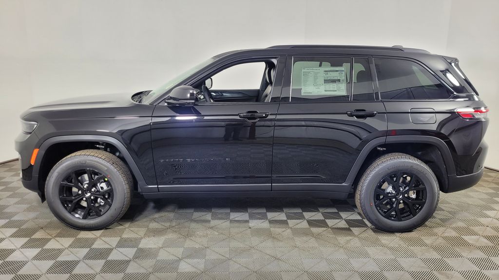 2025 Jeep Grand Cherokee Altitude photo 4