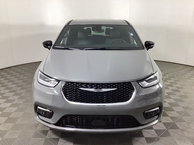 2025 Chrysler Pacifica photo 2