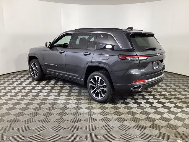 2025 Jeep Grand Cherokee Overland photo 4