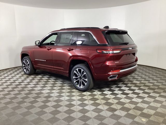 2025 Jeep Grand Cherokee Overland photo 4