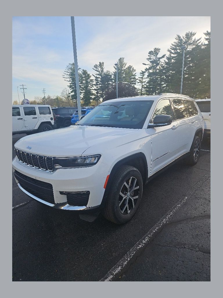 2023 Jeep Grand Cherokee L Limited 4x4's photo